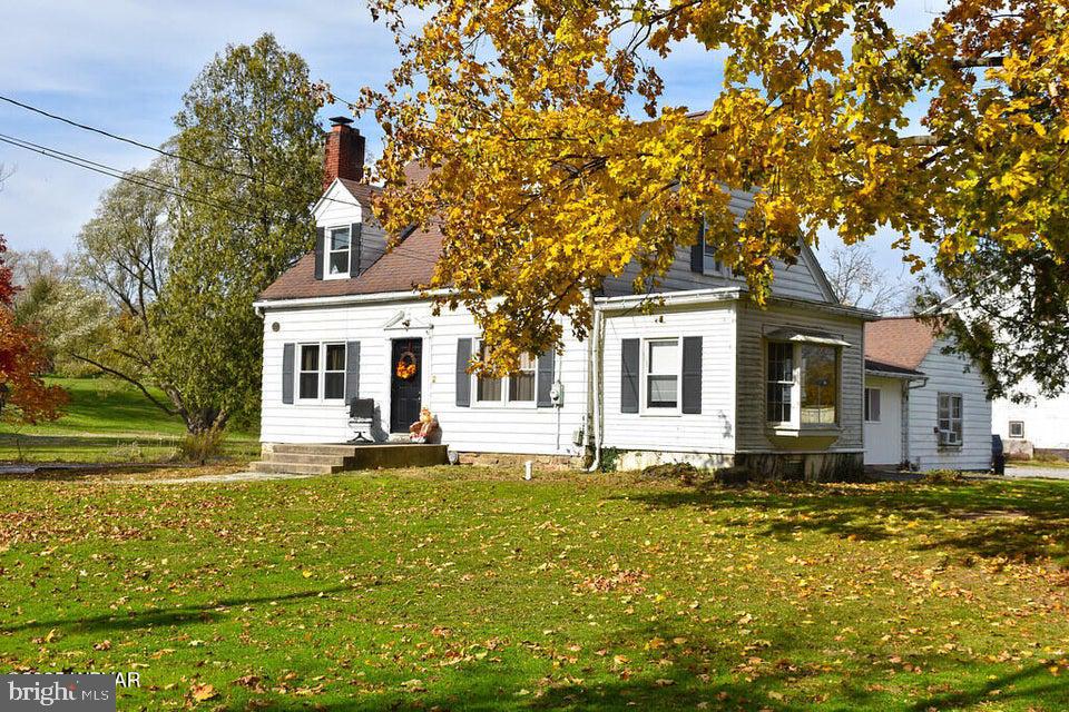 121 COUNTRY CLUB LANE