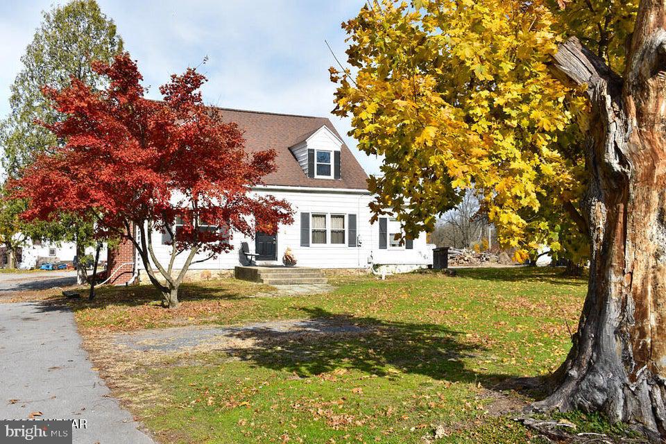 121 COUNTRY CLUB LANE