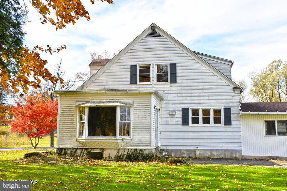 121 COUNTRY CLUB LANE