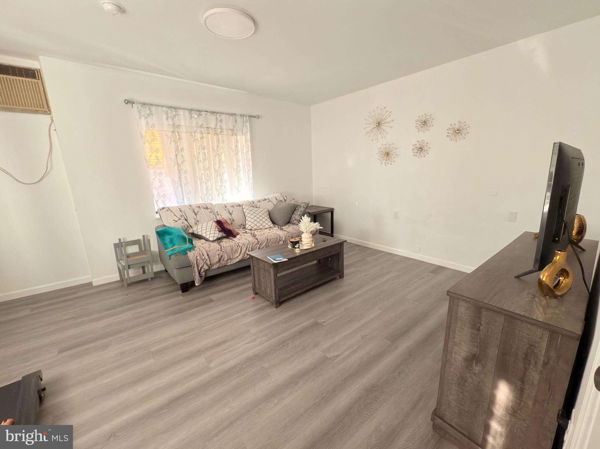 LOWER MOYAMENSING - Residential Income