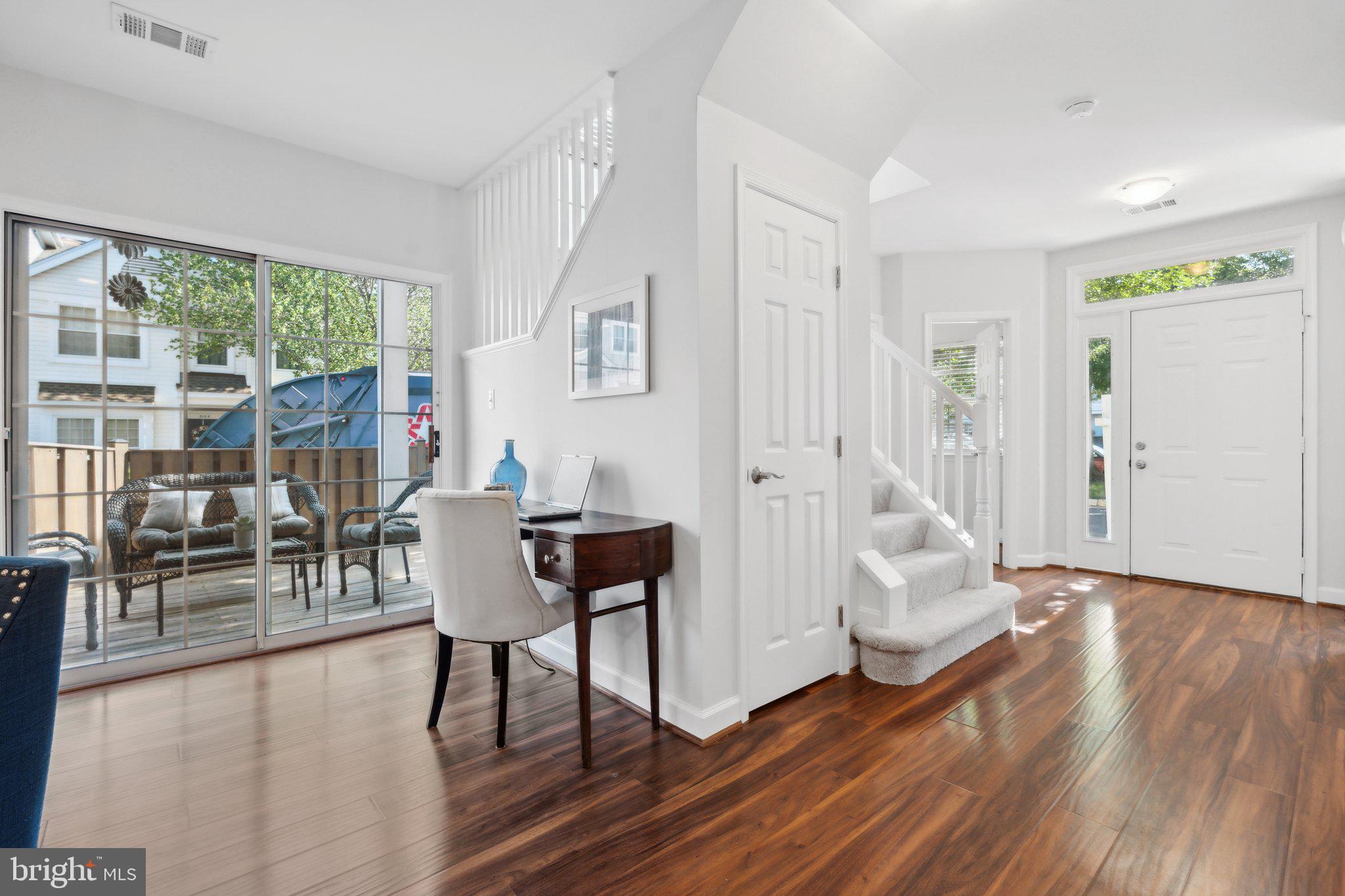 LIFESTYLE AT SULLY STATION - Residential