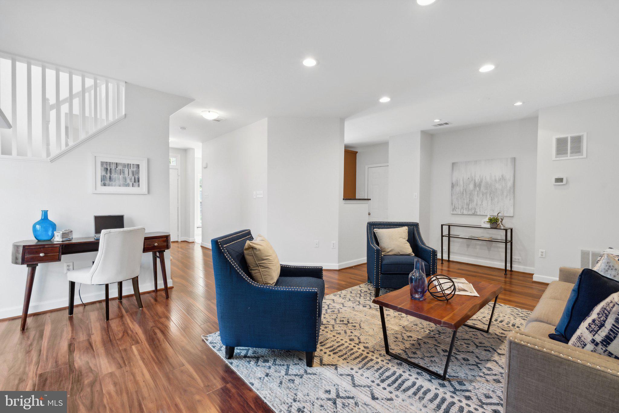 LIFESTYLE AT SULLY STATION - Residential