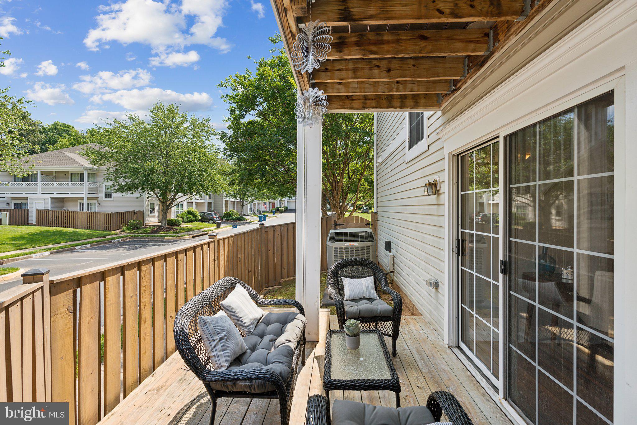 LIFESTYLE AT SULLY STATION - Residential