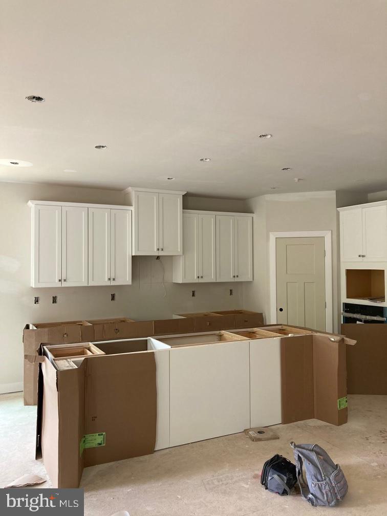 MONTGOMERY VILLAGE - Residential Lease