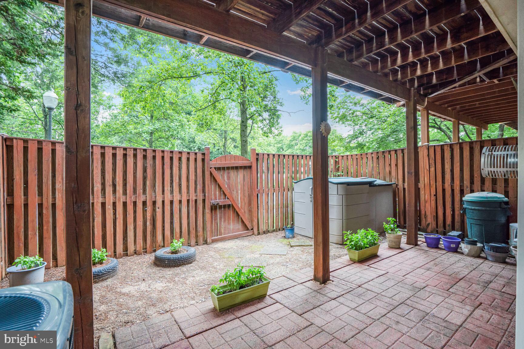 RANDOM HILLS - Residential