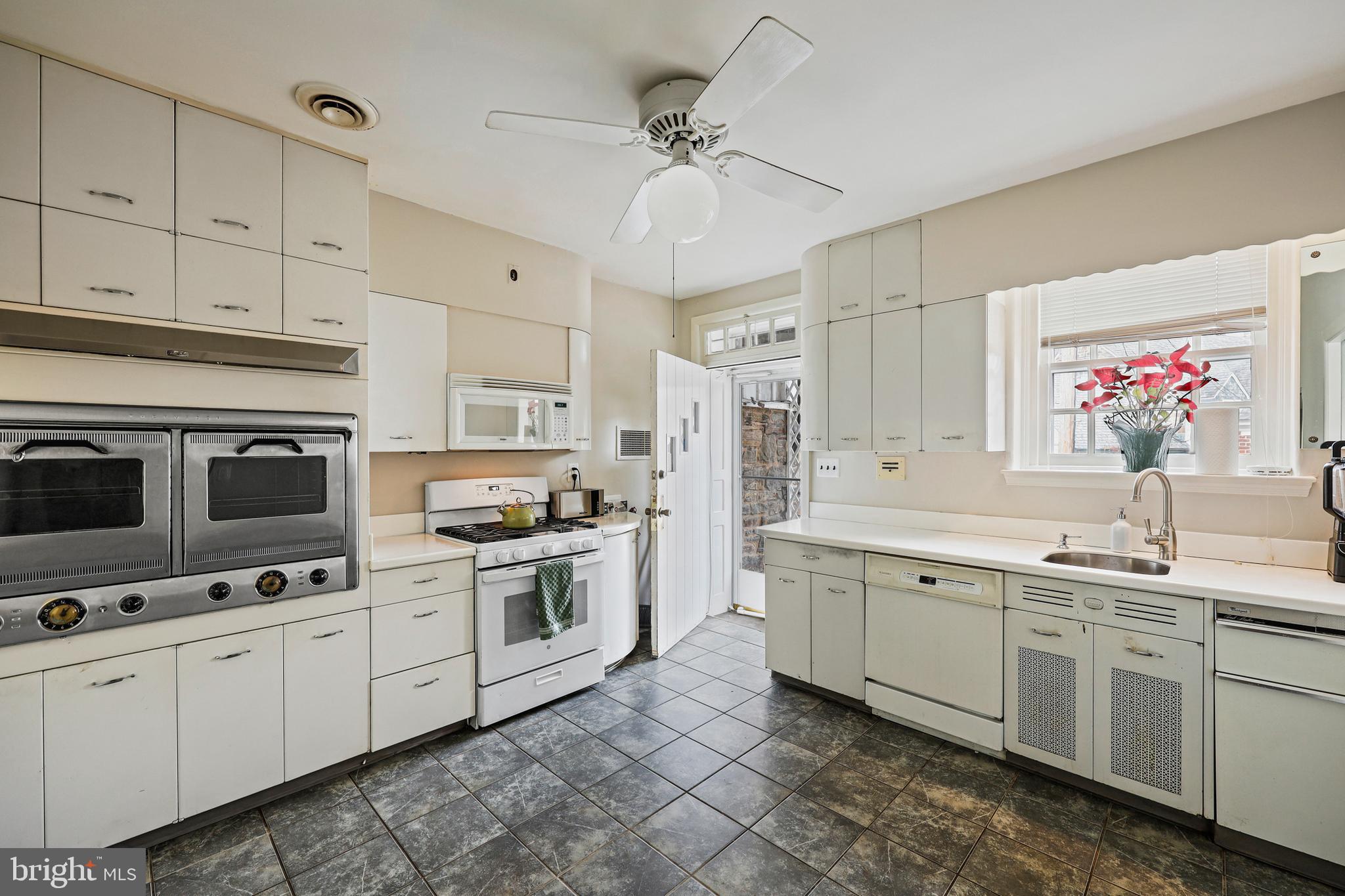 GREATER HOMELAND HISTORIC DISTRICT - Residential Lease