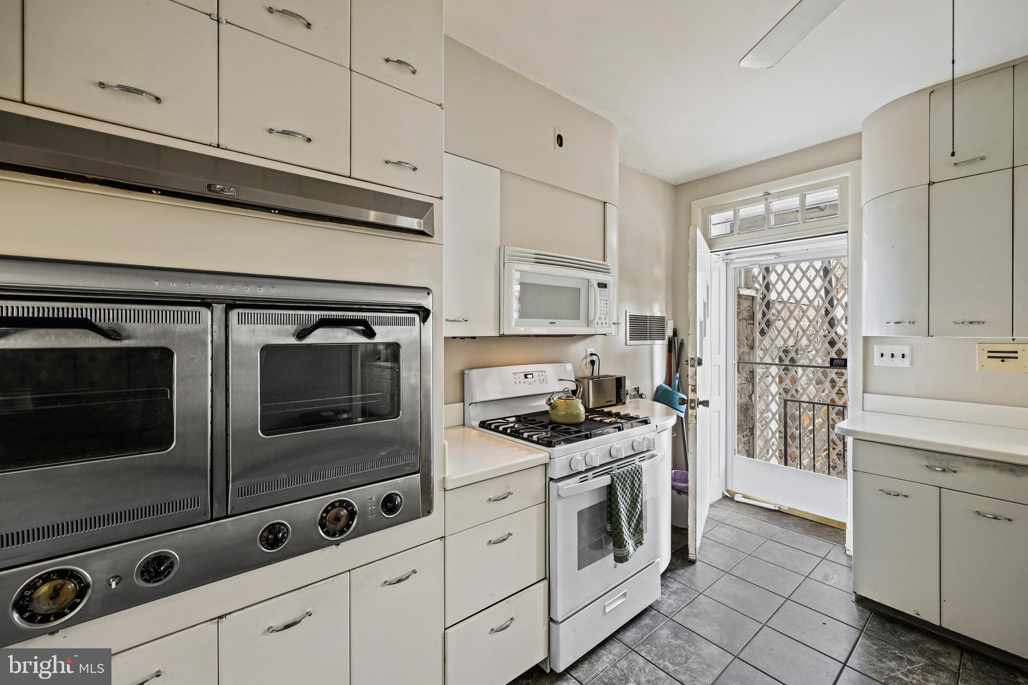 GREATER HOMELAND HISTORIC DISTRICT - Residential Lease