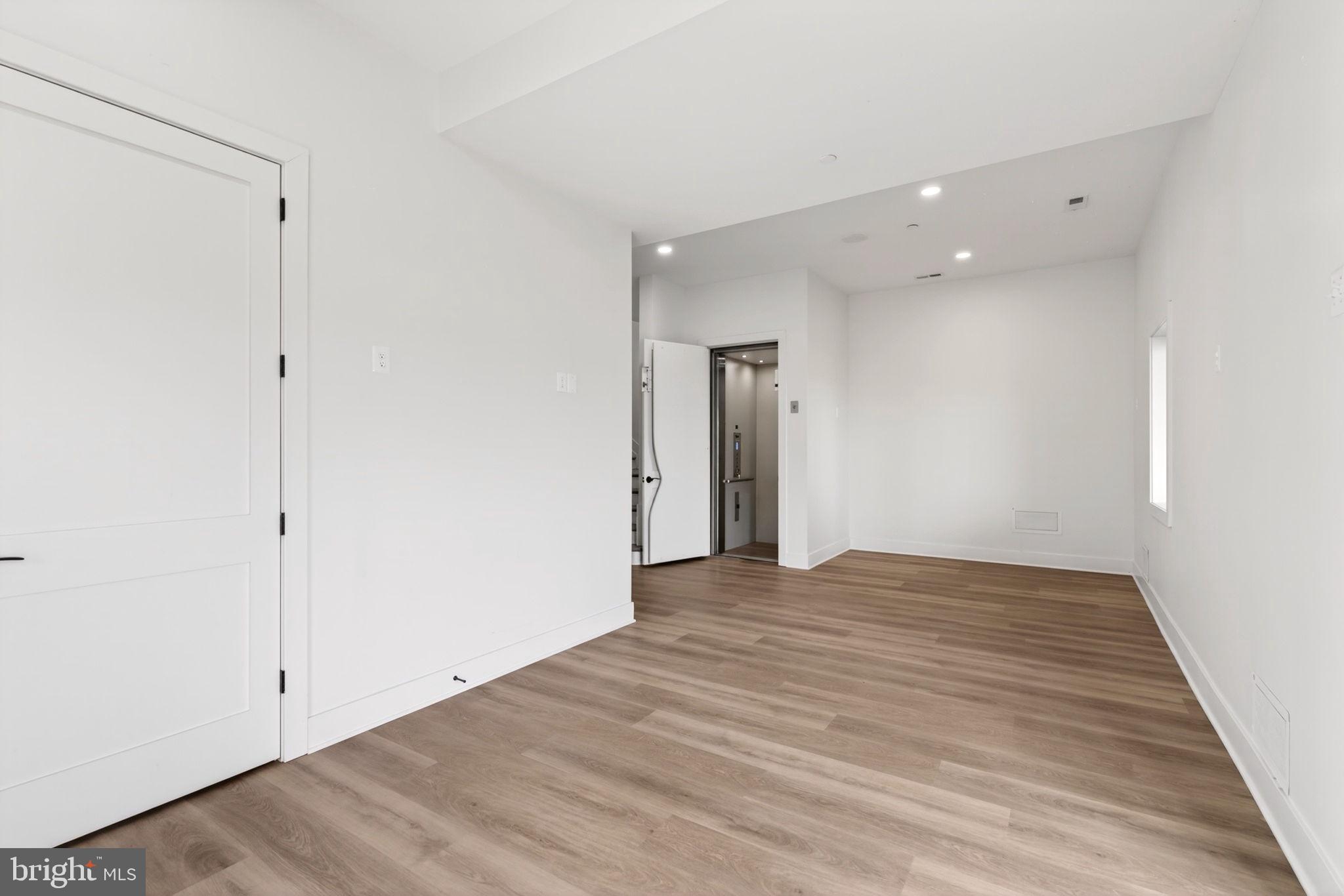 SWAN POINT - Residential