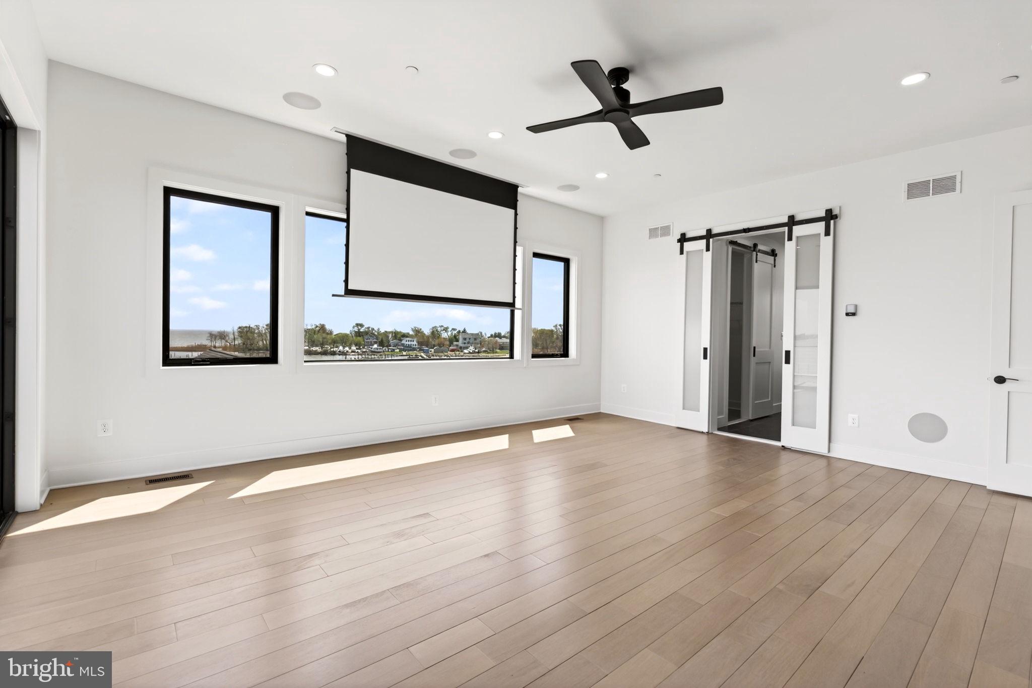 SWAN POINT - Residential