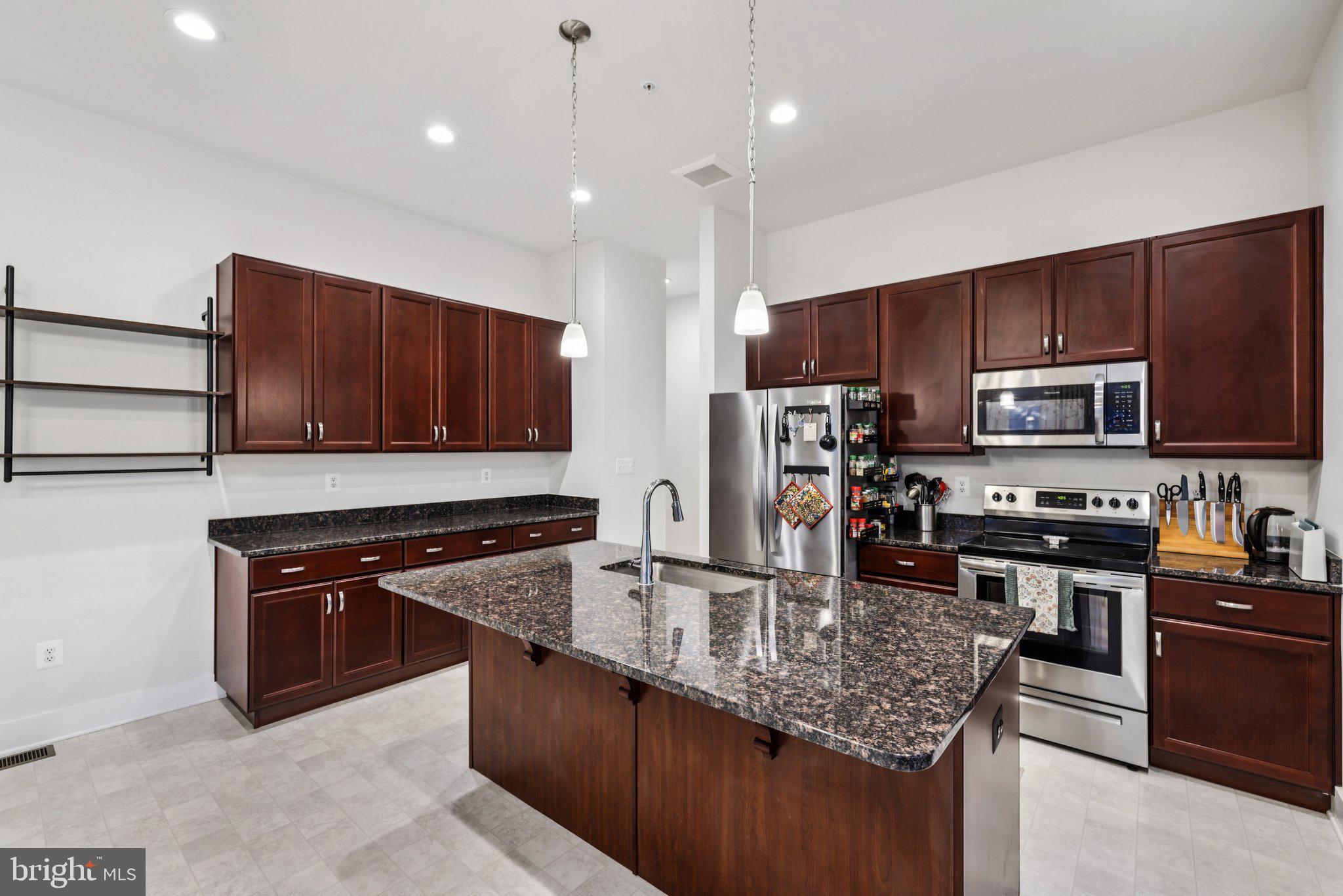 2810 TOWN VIEW CIRCLE