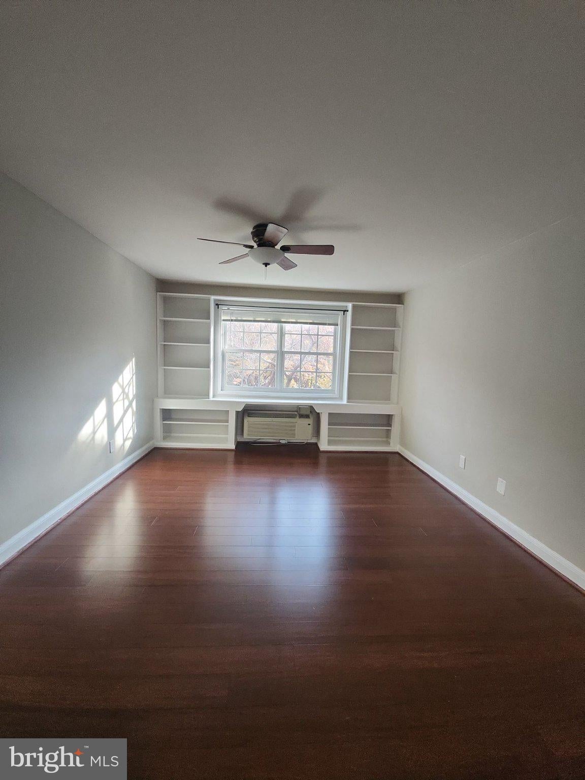 1726 W ABINGDON DRIVE 201
