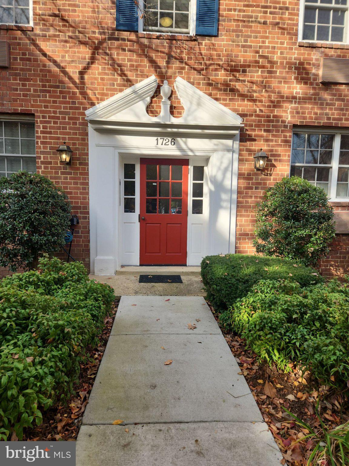 1726 W ABINGDON DRIVE 201