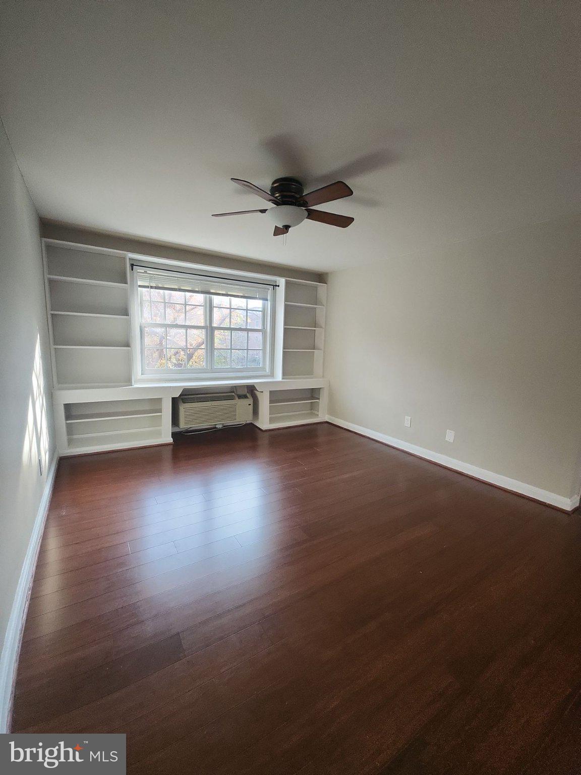 1726 W ABINGDON DRIVE 201