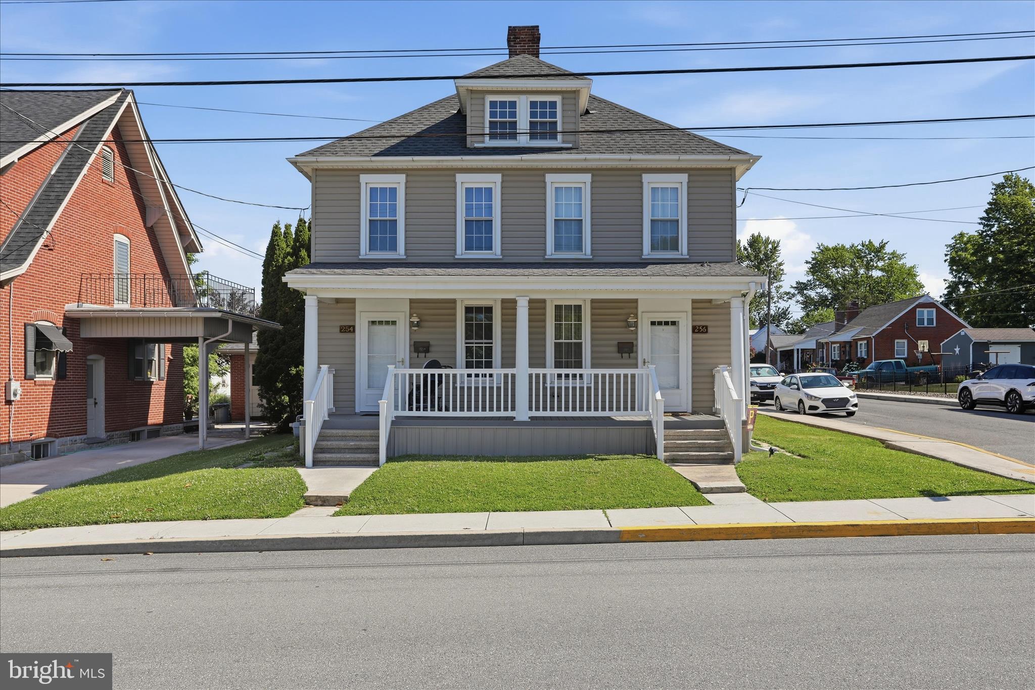 254-256 E MADISON STREET