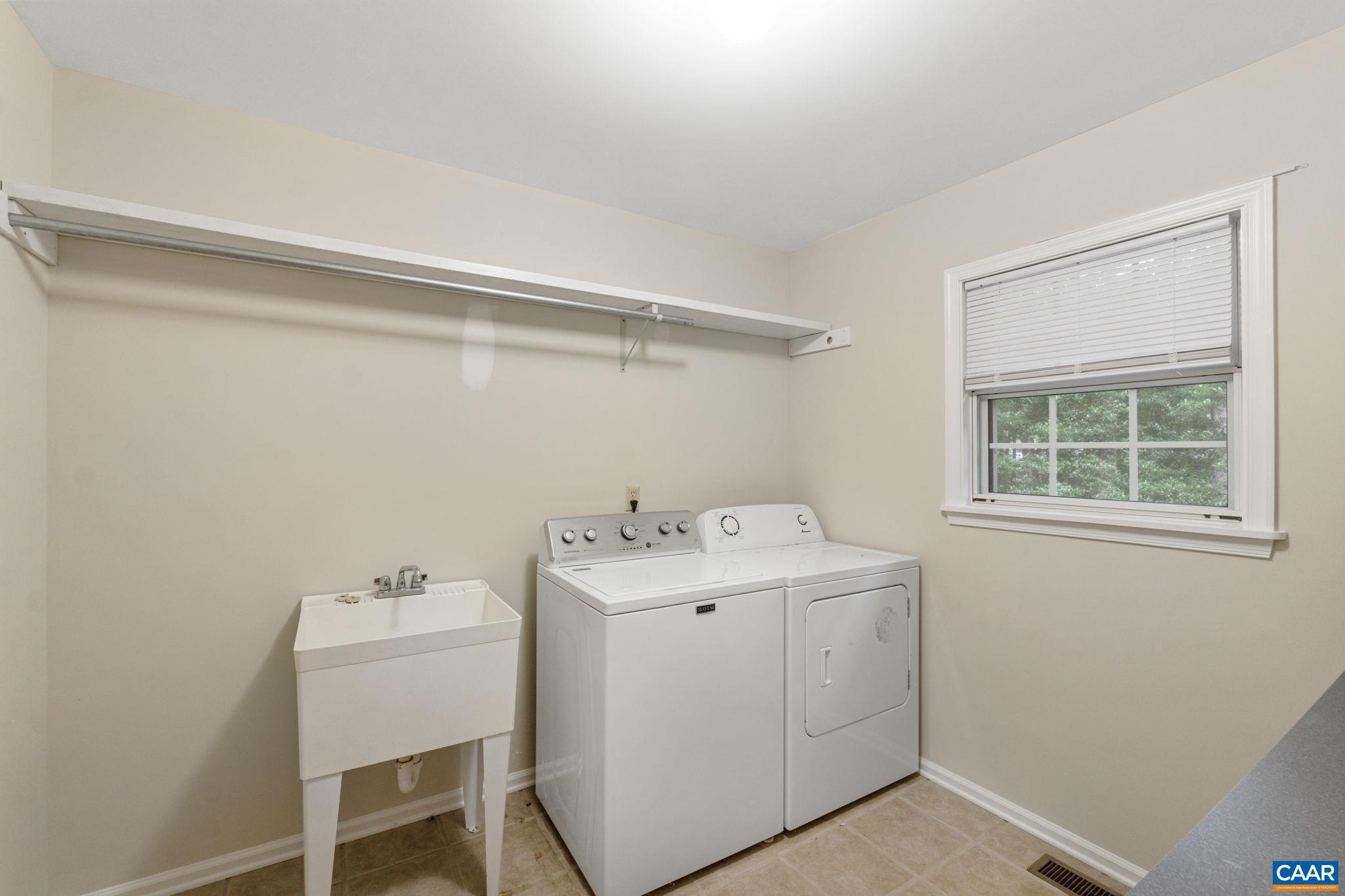 LAKE MONTICELLO - Residential