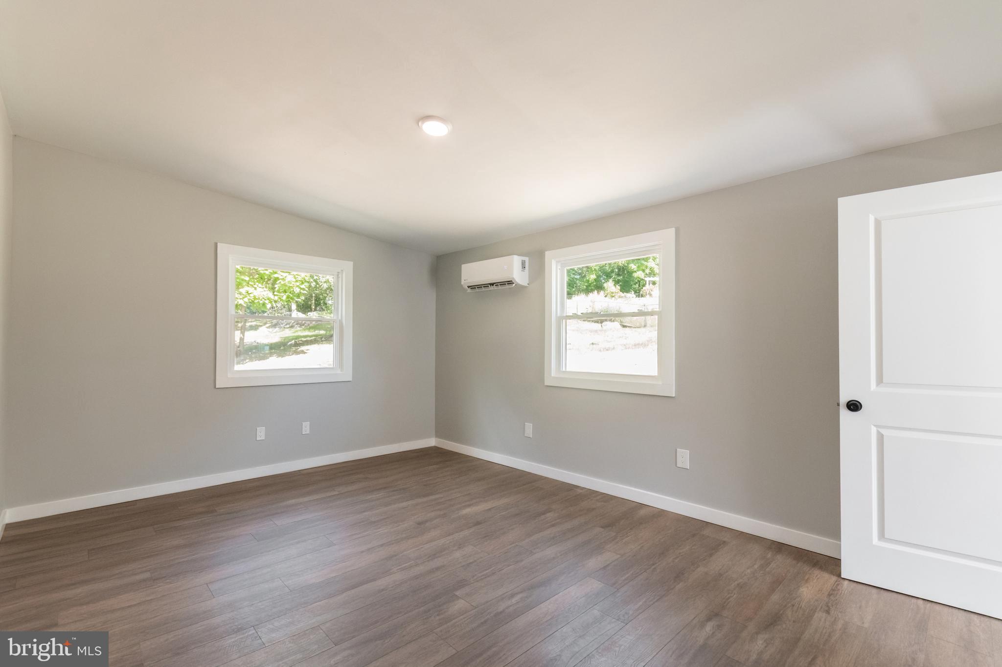 MEADOWBROOK - Residential