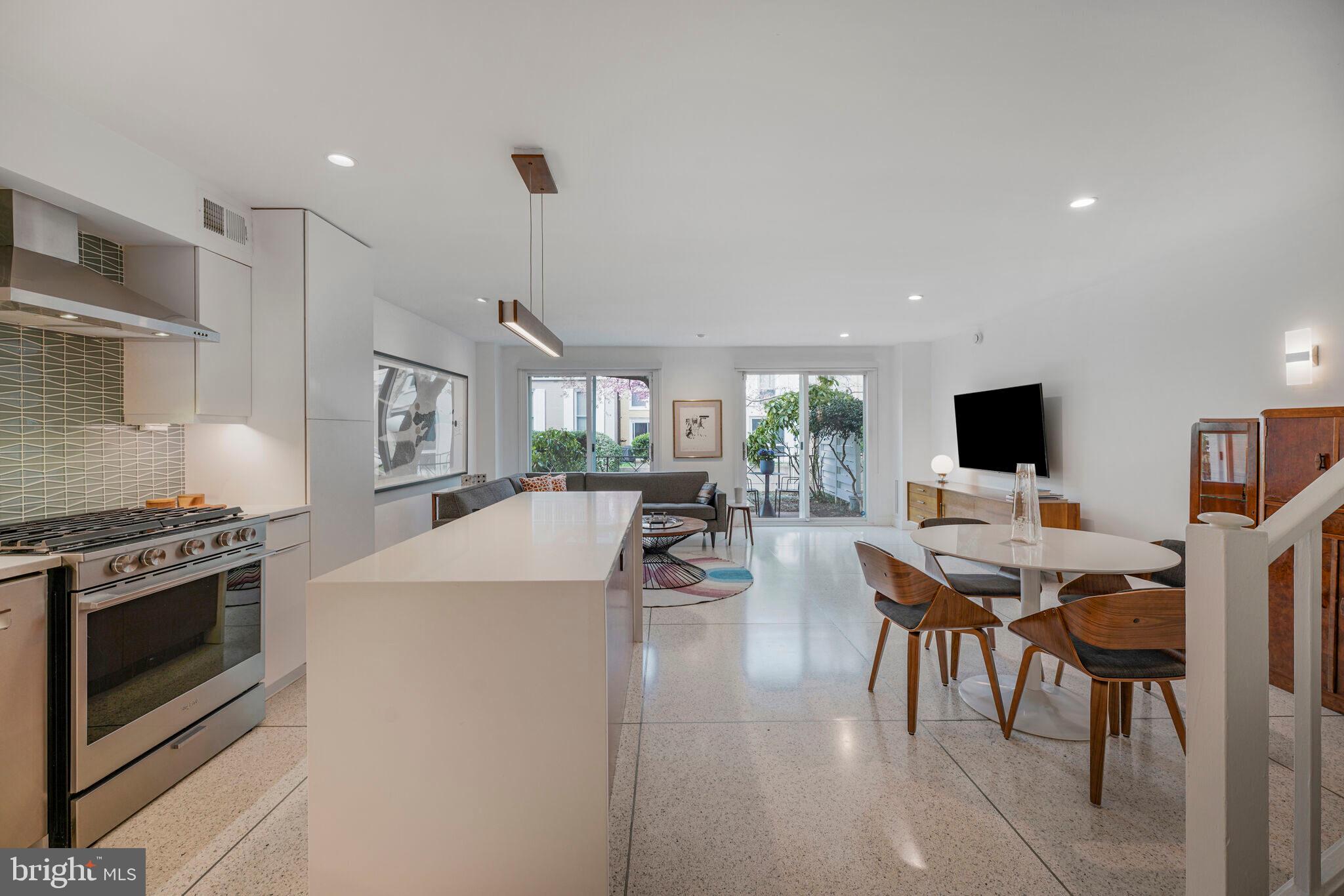 44 G STREET SW 102