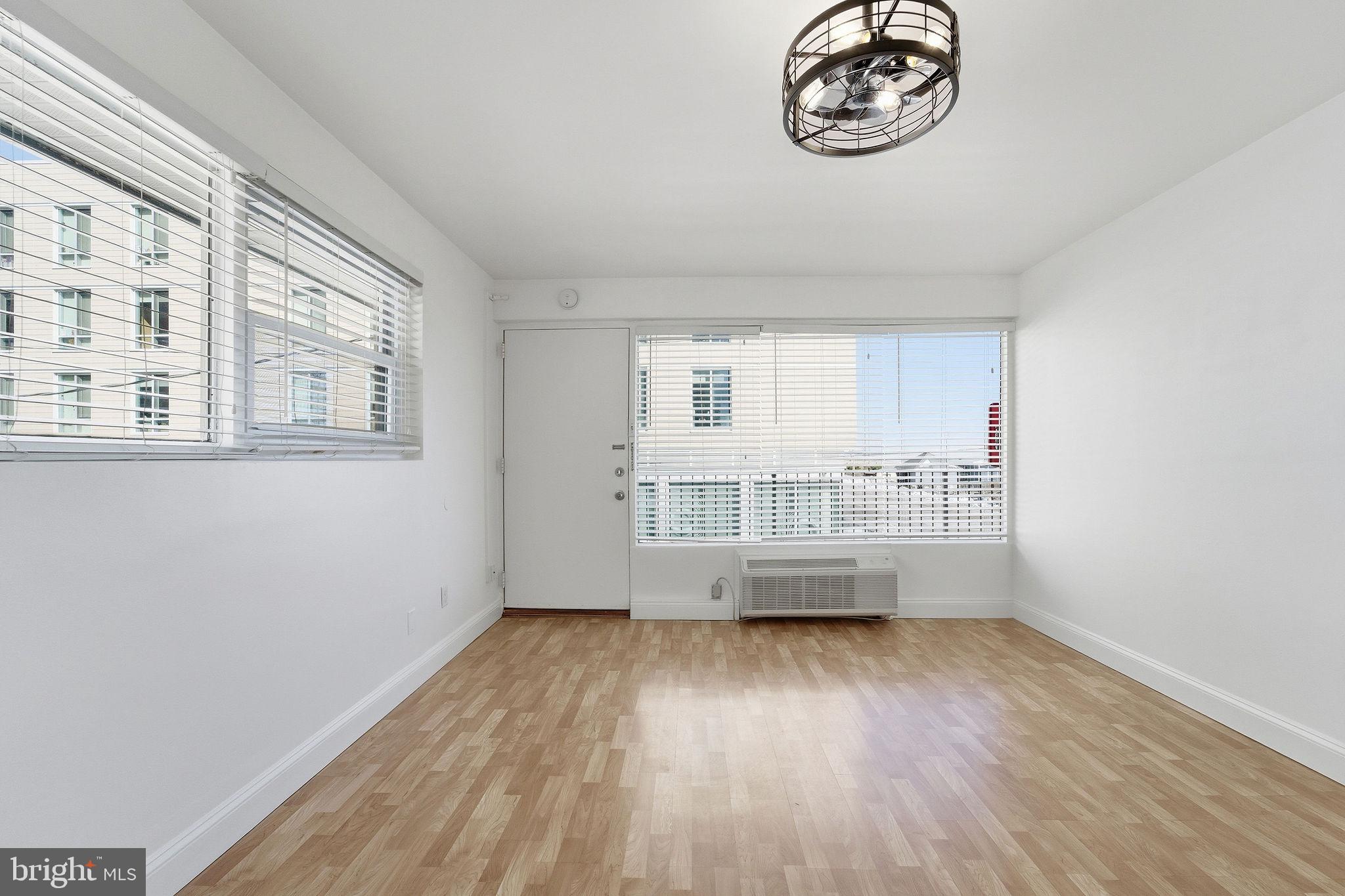 3801 BOARDWALK B4