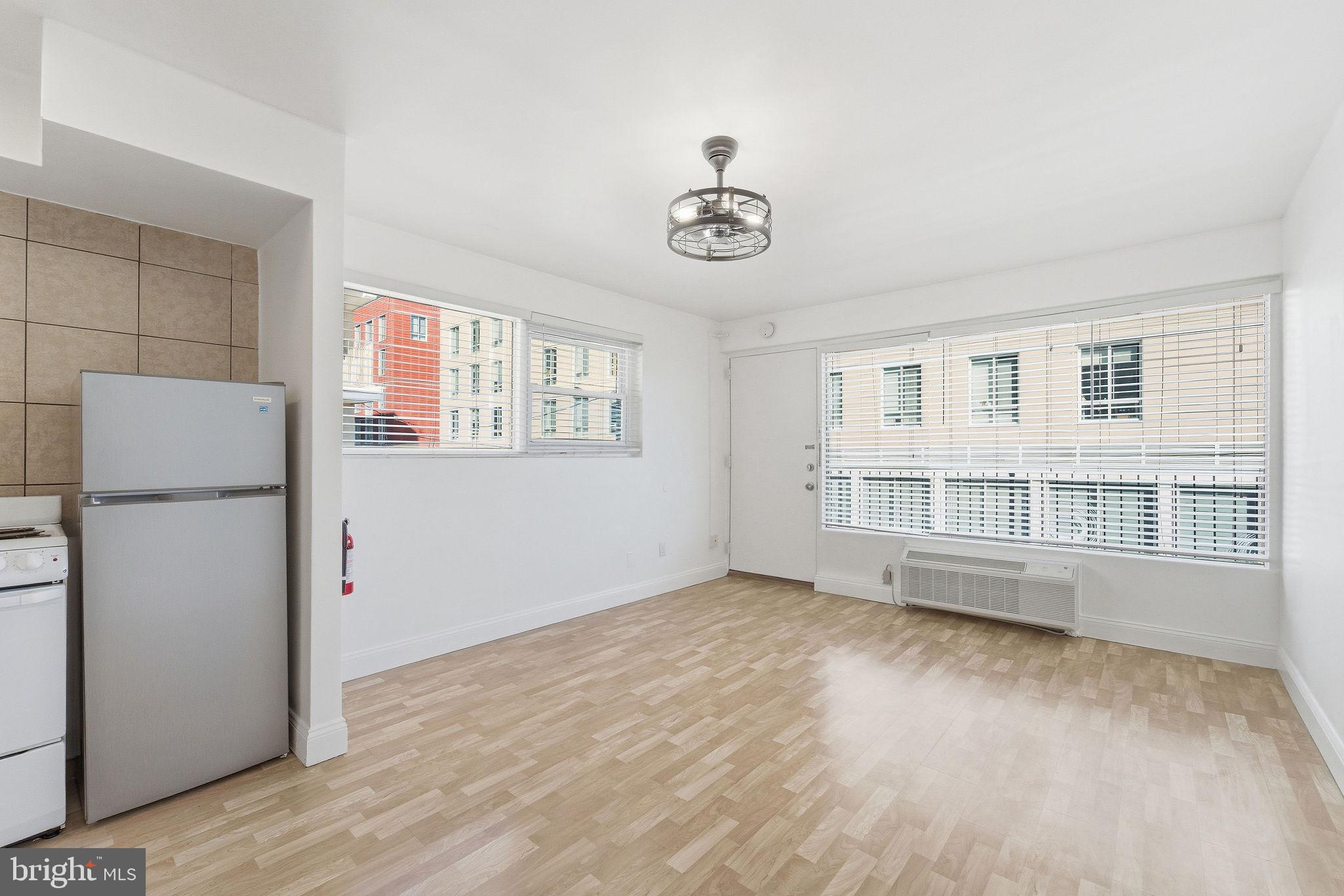 3801 BOARDWALK B4