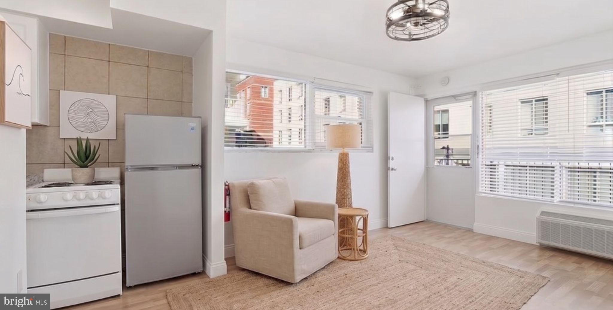 3801 BOARDWALK B4