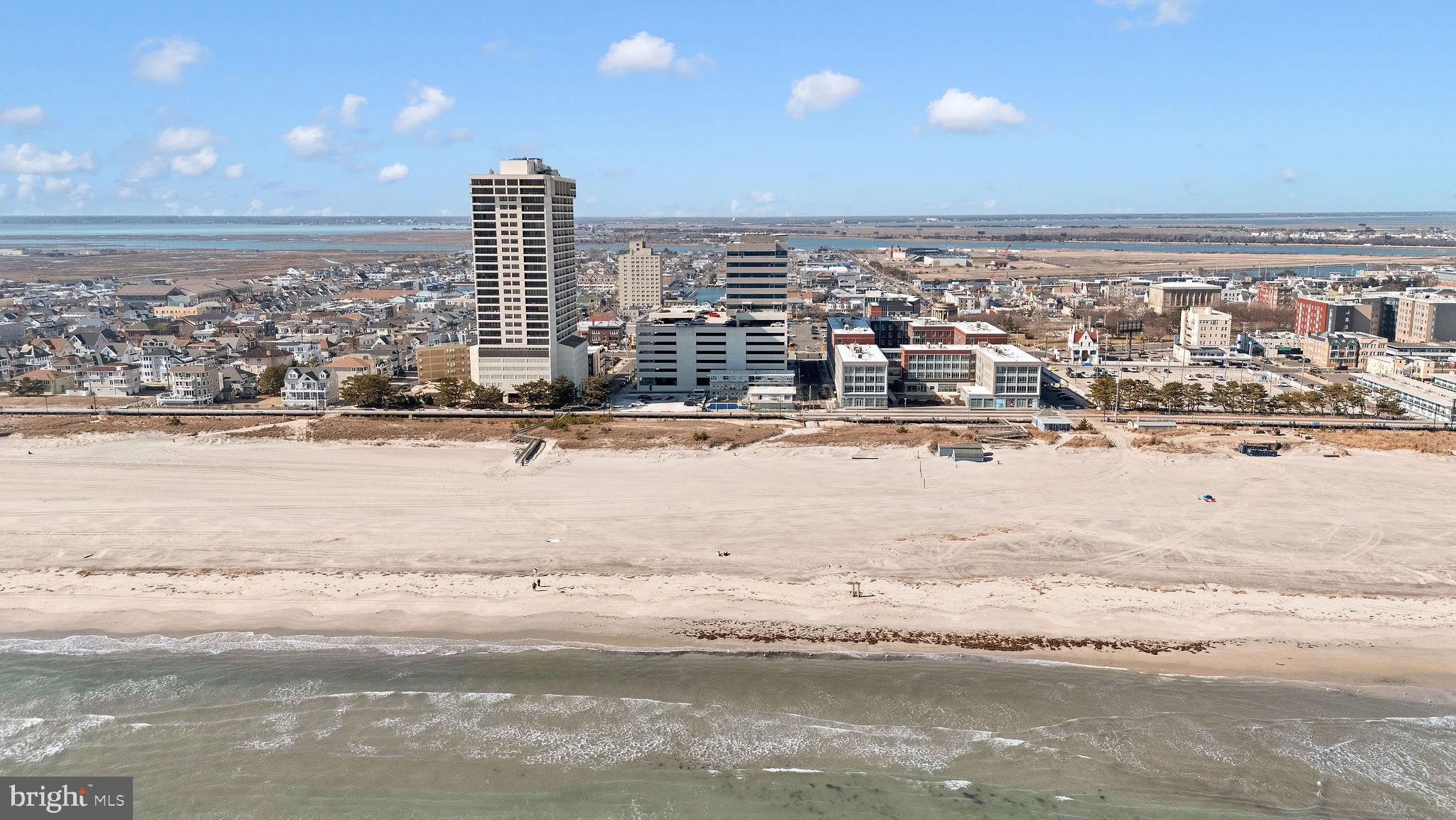 3801 BOARDWALK B4