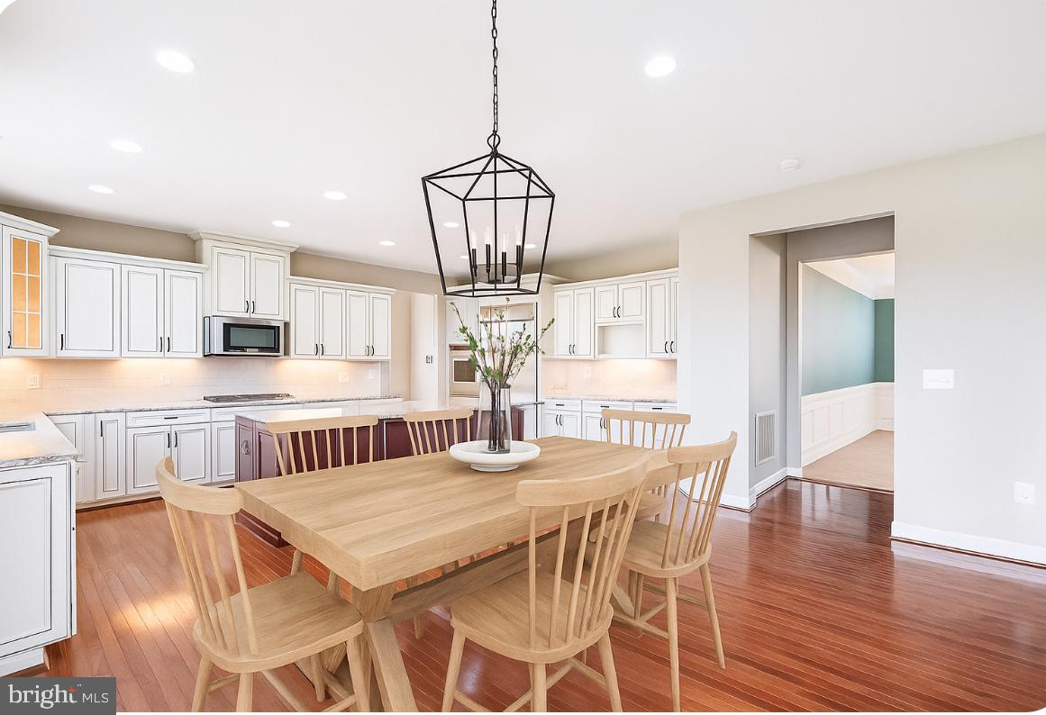 HUNTLEIGH AT CREIGHTON FARMS - Residential