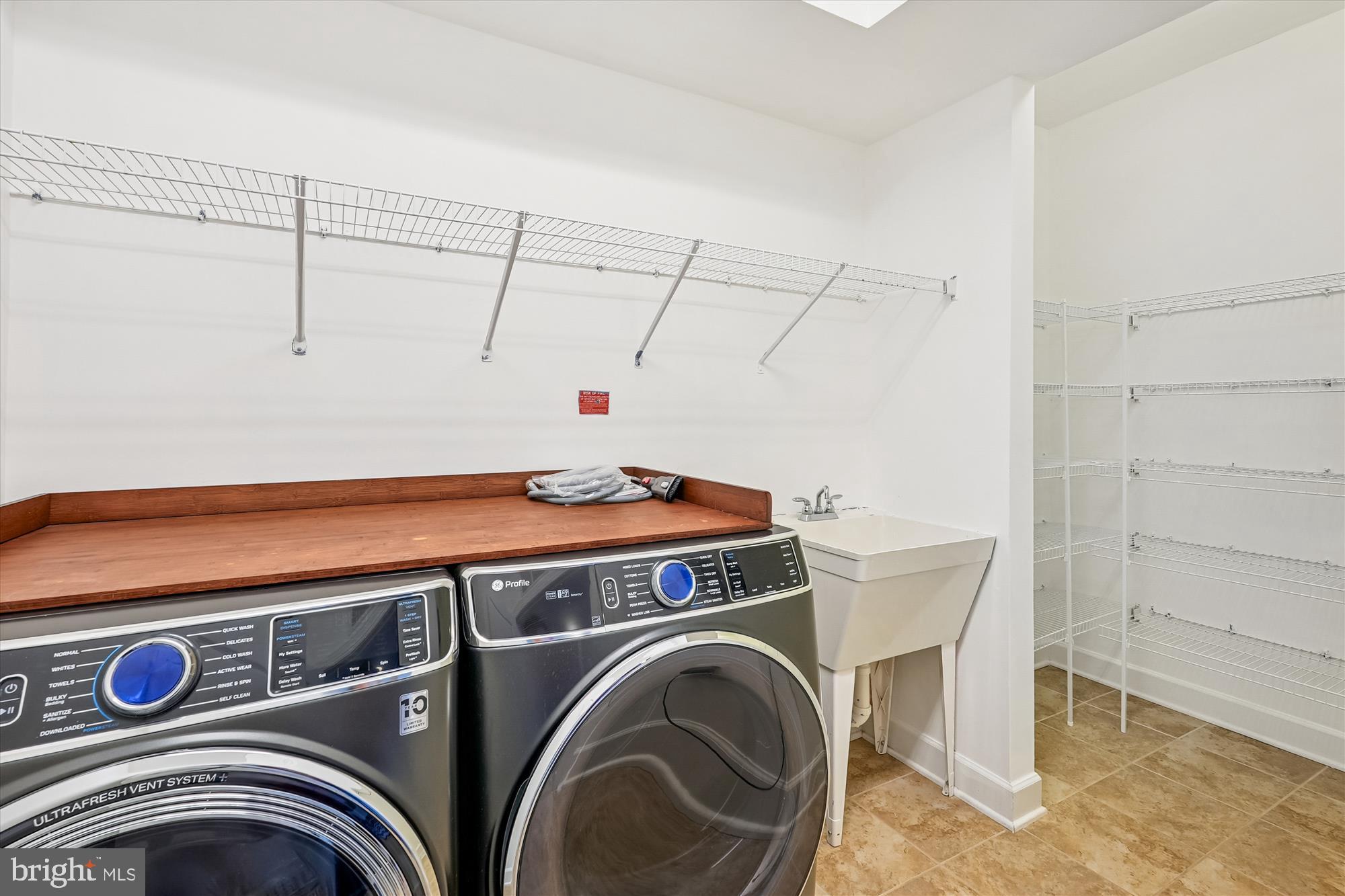 HUNTLEIGH AT CREIGHTON FARMS - Residential