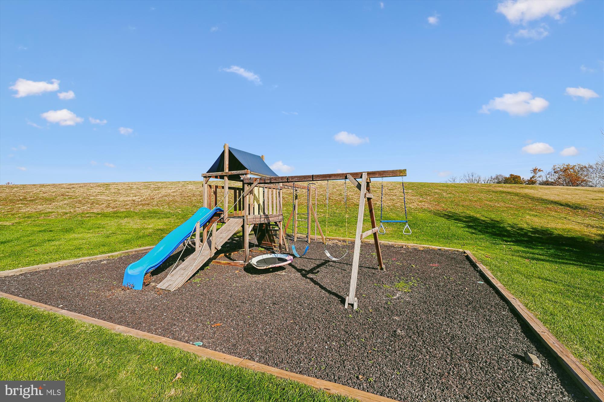 HUNTLEIGH AT CREIGHTON FARMS - Residential