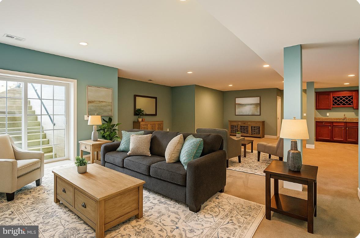 HUNTLEIGH AT CREIGHTON FARMS - Residential