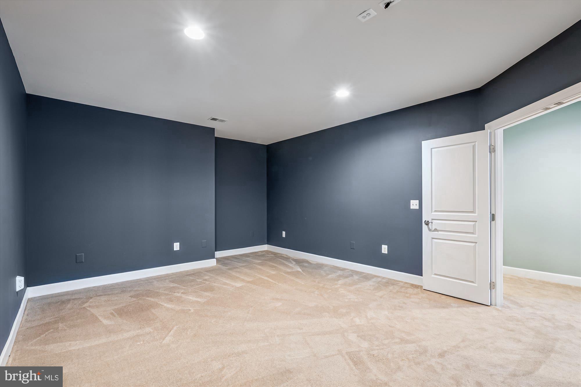 CREIGHTON FARMS - Residential