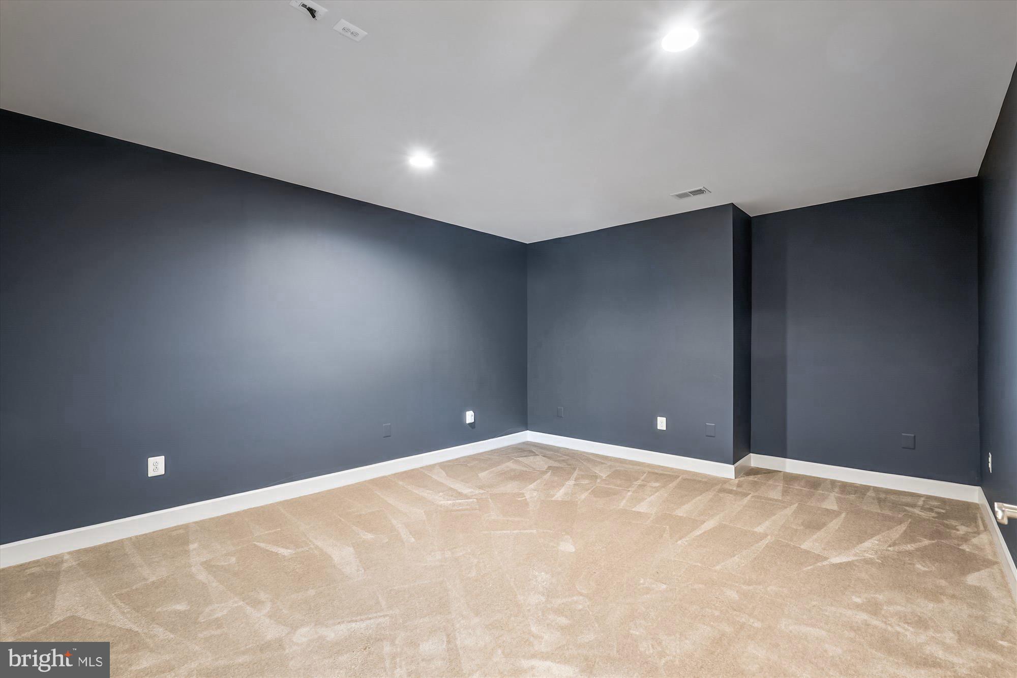 CREIGHTON FARMS - Residential