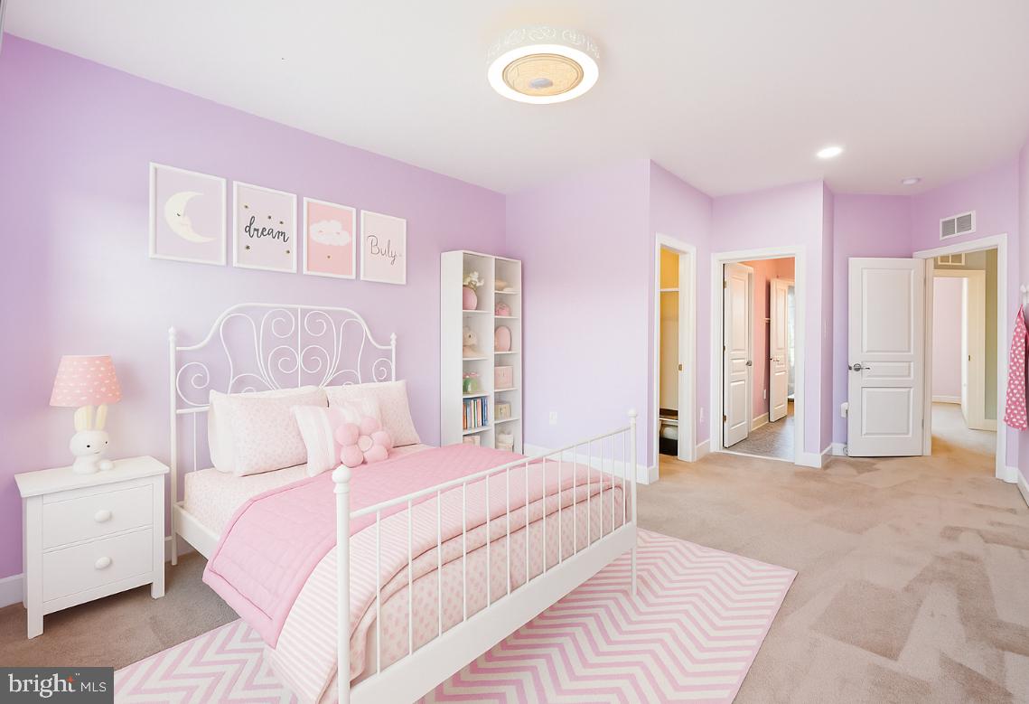 HUNTLEIGH AT CREIGHTON FARMS - Residential