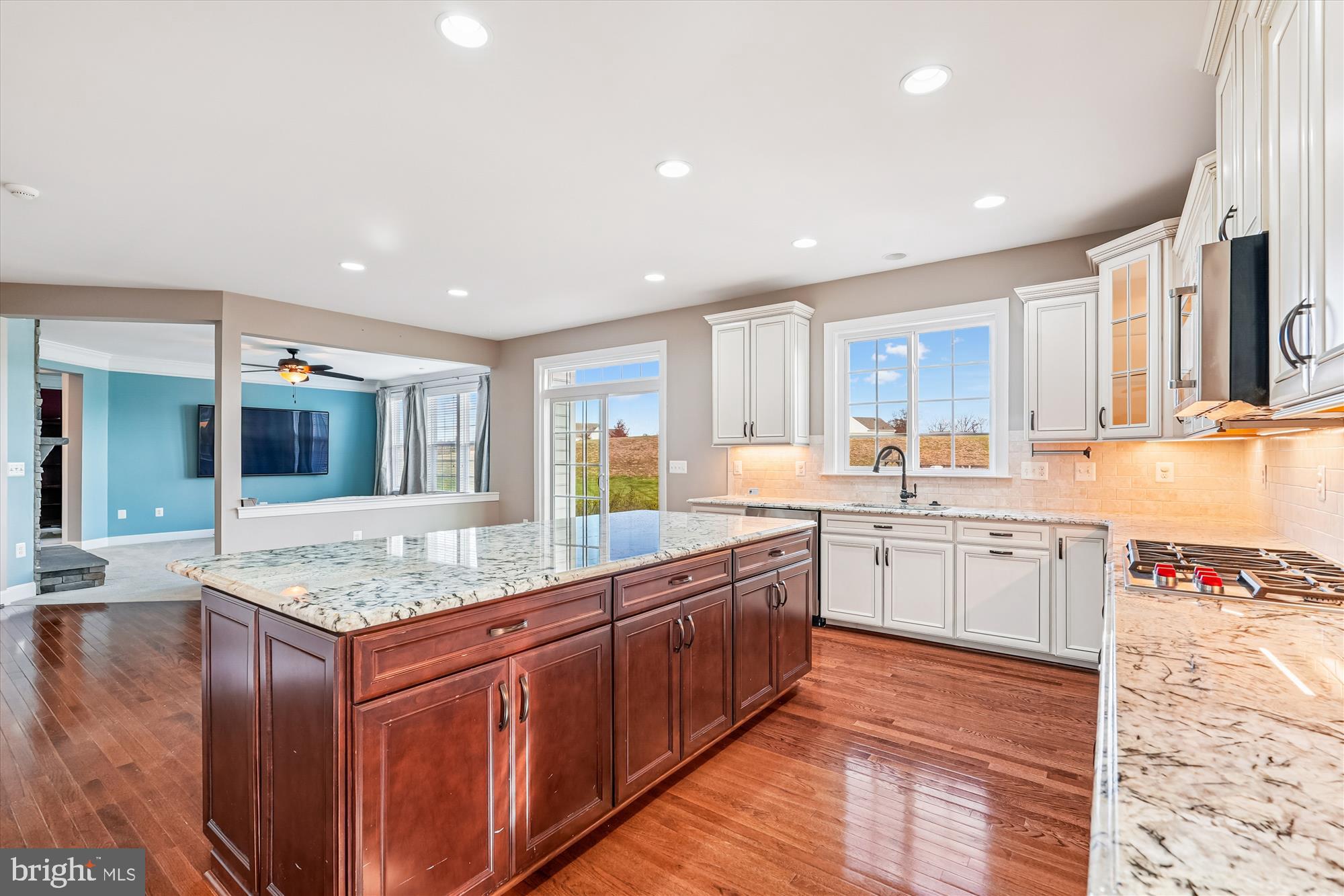 HUNTLEIGH AT CREIGHTON FARMS - Residential