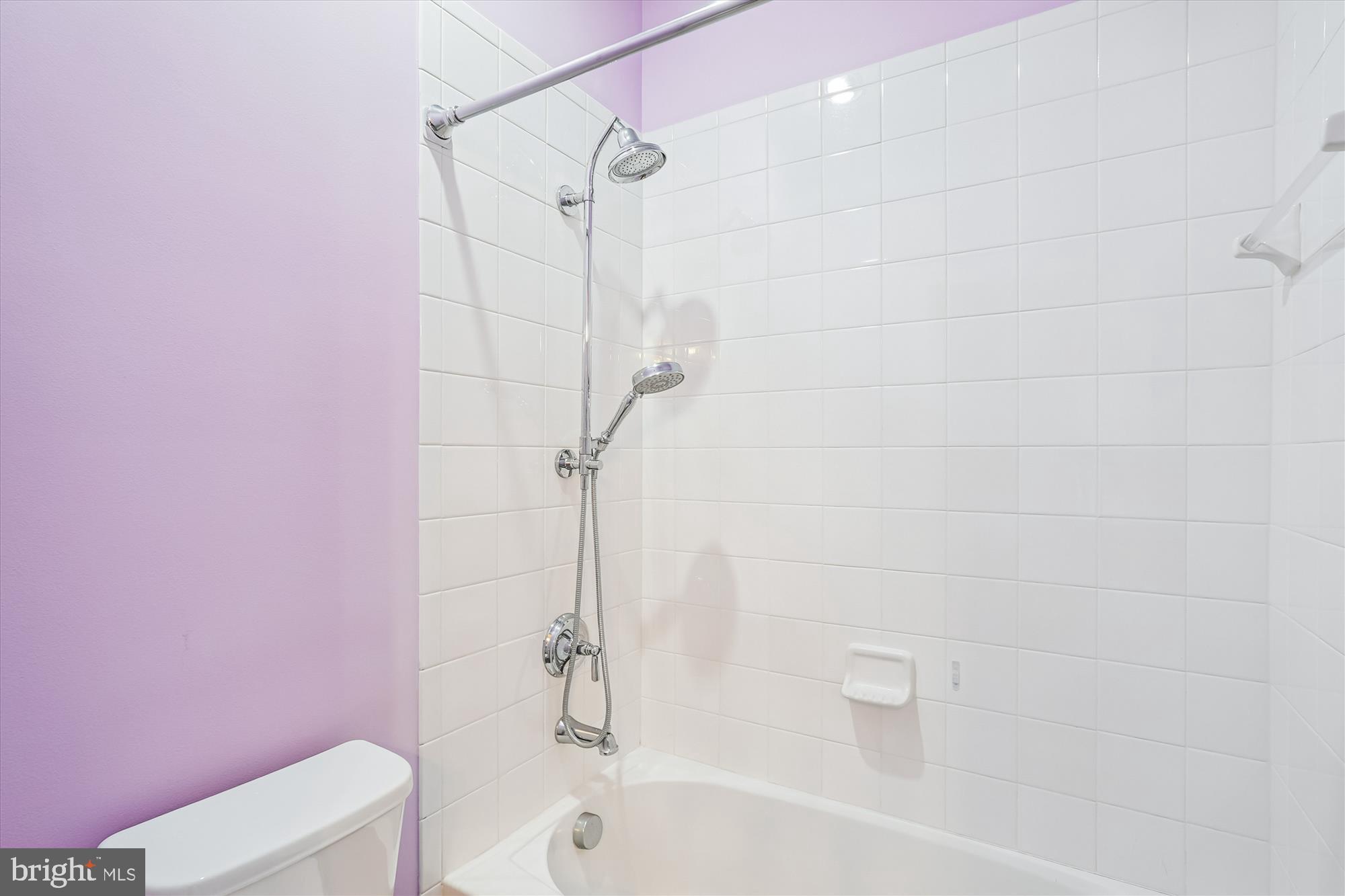 HUNTLEIGH AT CREIGHTON FARMS - Residential