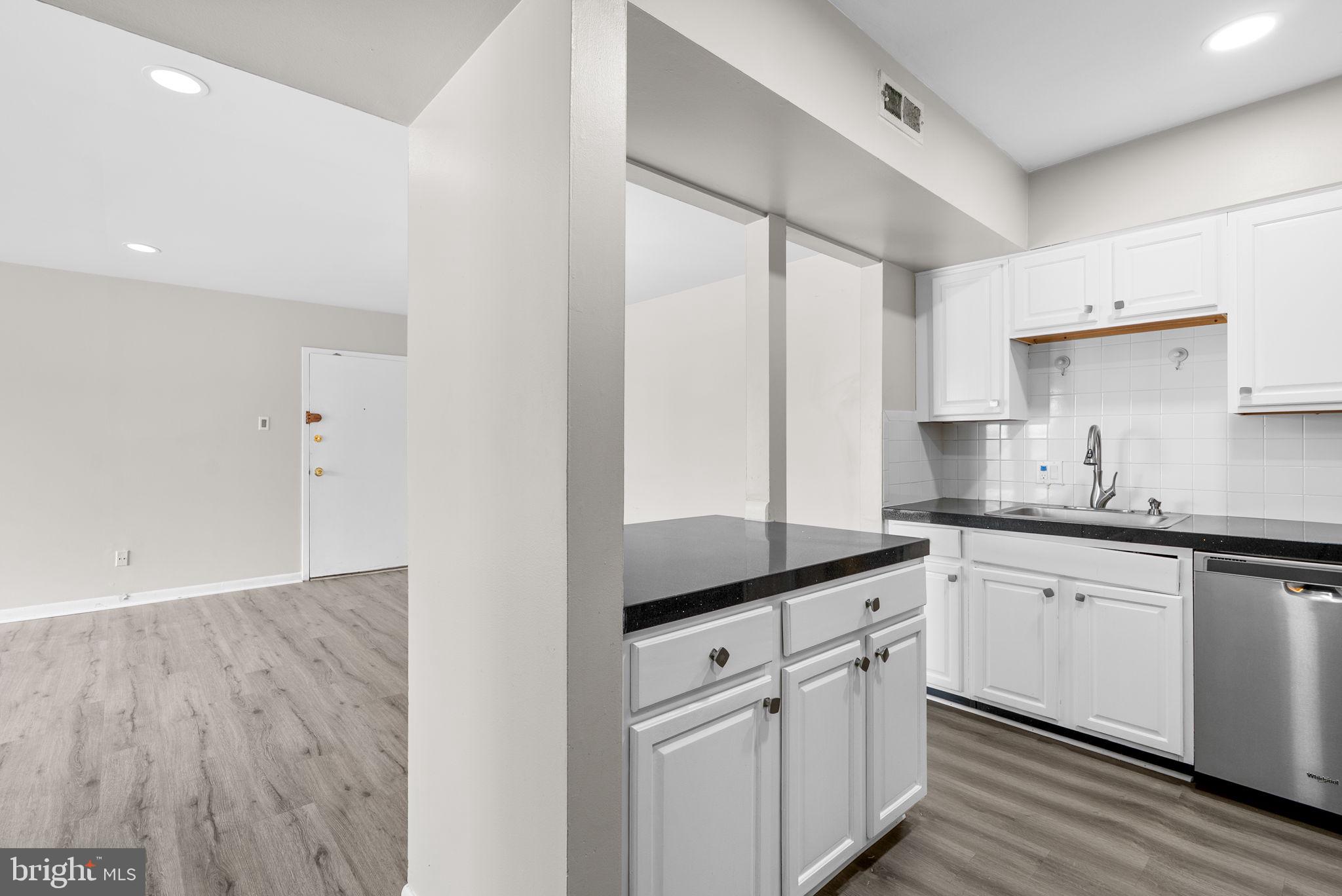 TREETOP CONDO - Residential