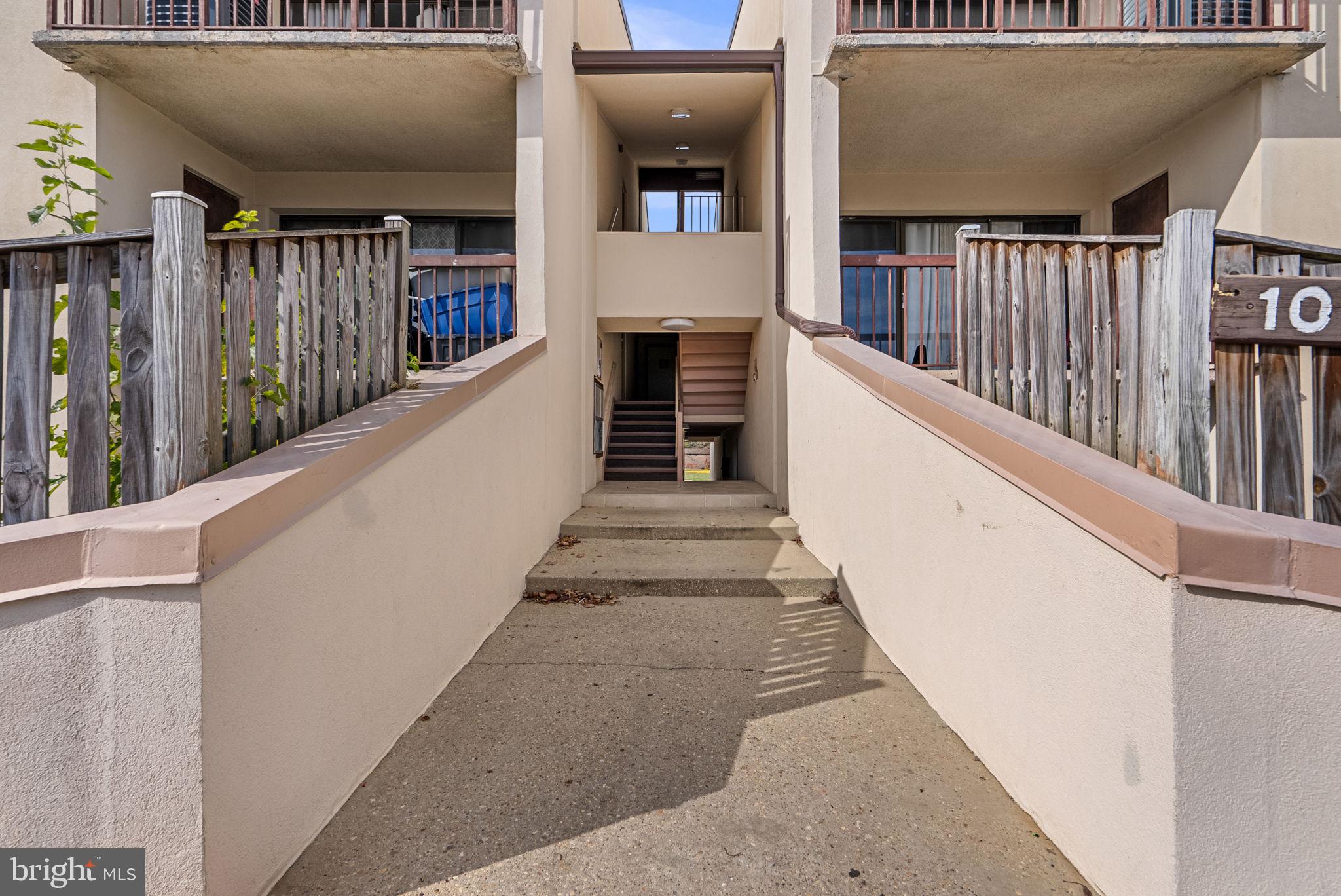 TREETOP CONDO - Residential