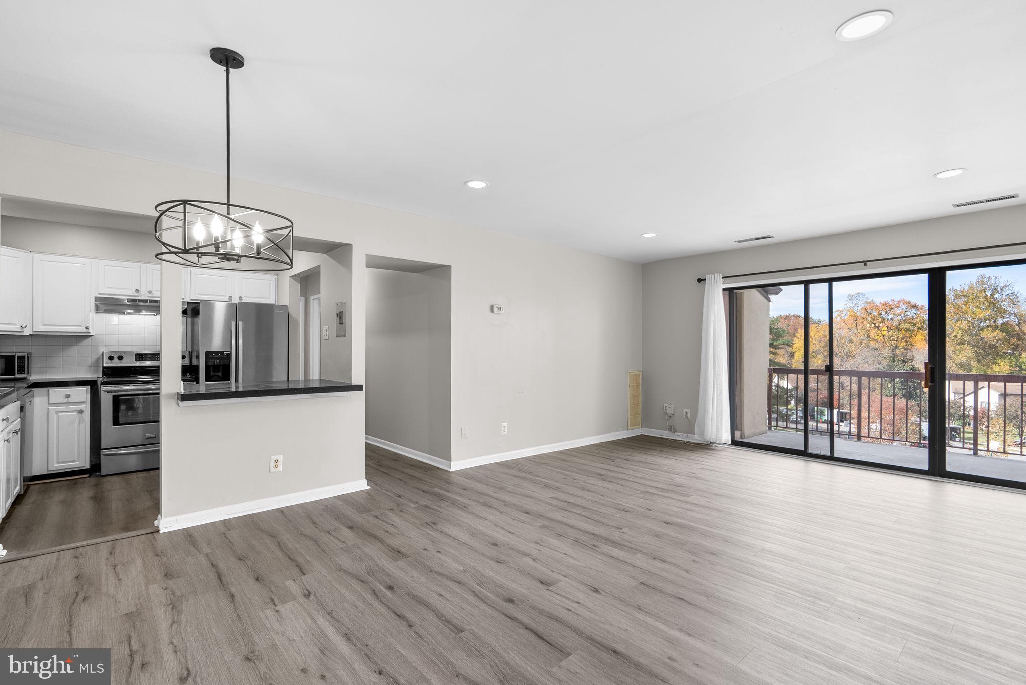 TREETOP CONDO - Residential