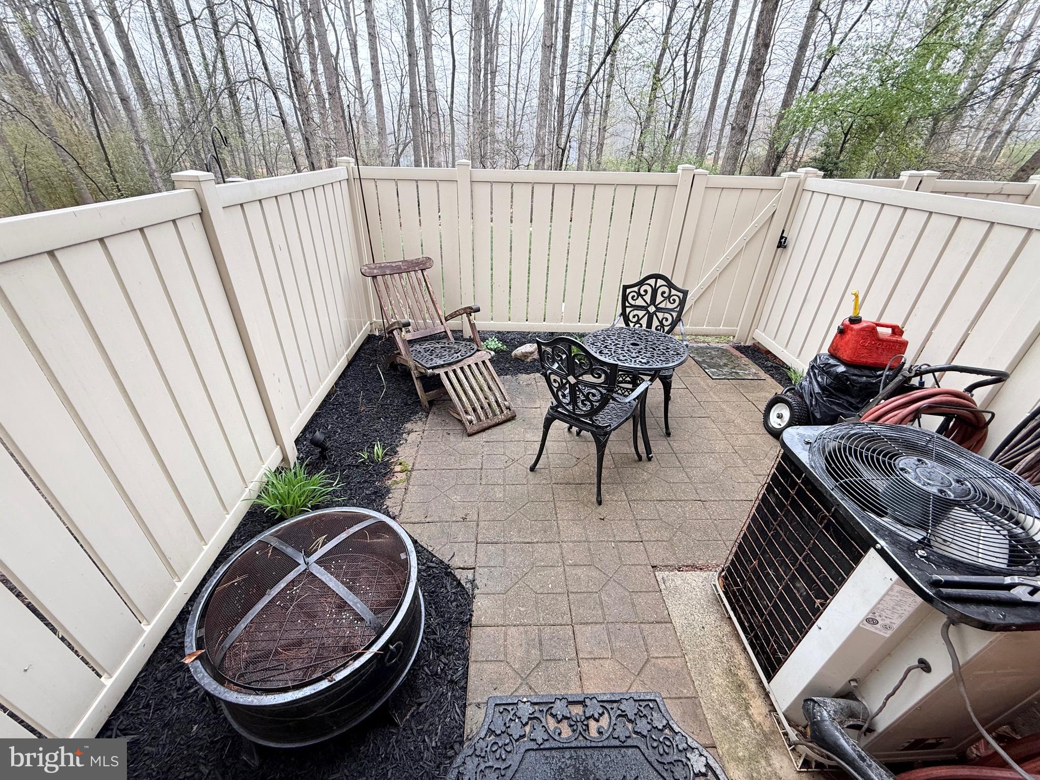 ROCKLEDGE CLUSTERS CONDO - Residential