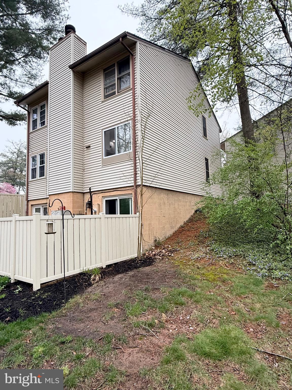 ROCKLEDGE CLUSTERS CONDO - Residential