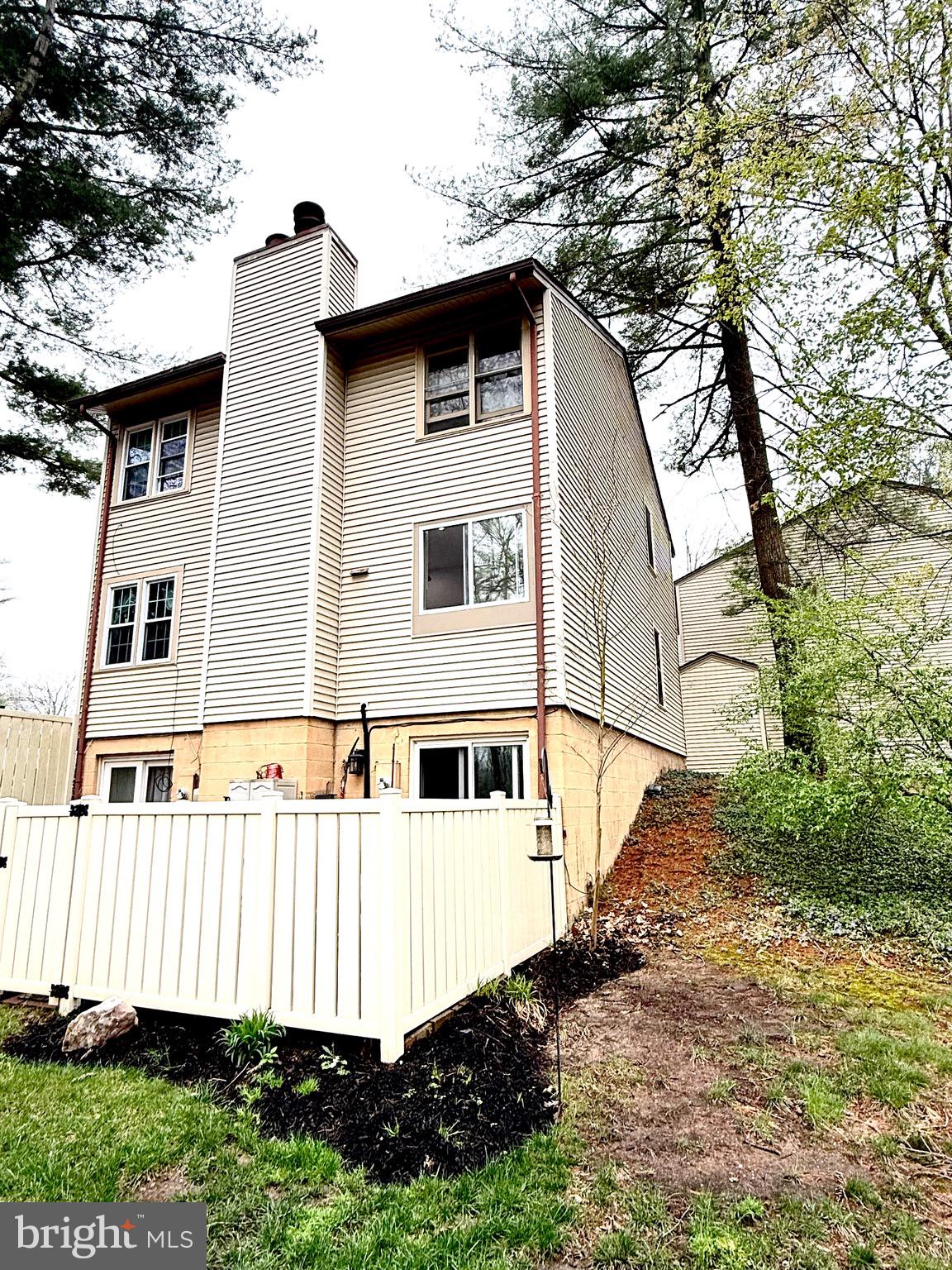 ROCKLEDGE CLUSTERS CONDO - Residential