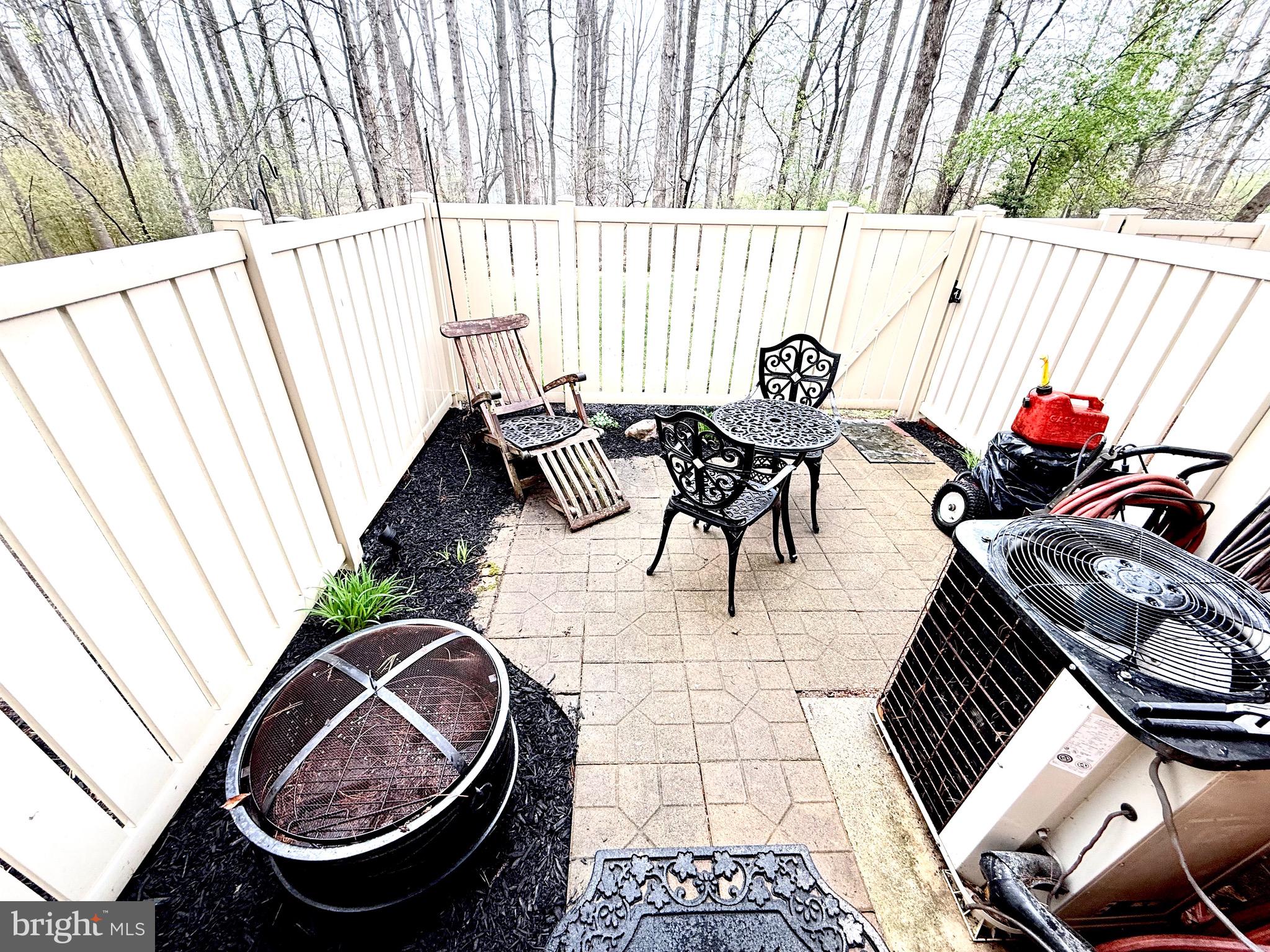 ROCKLEDGE CLUSTERS CONDO - Residential