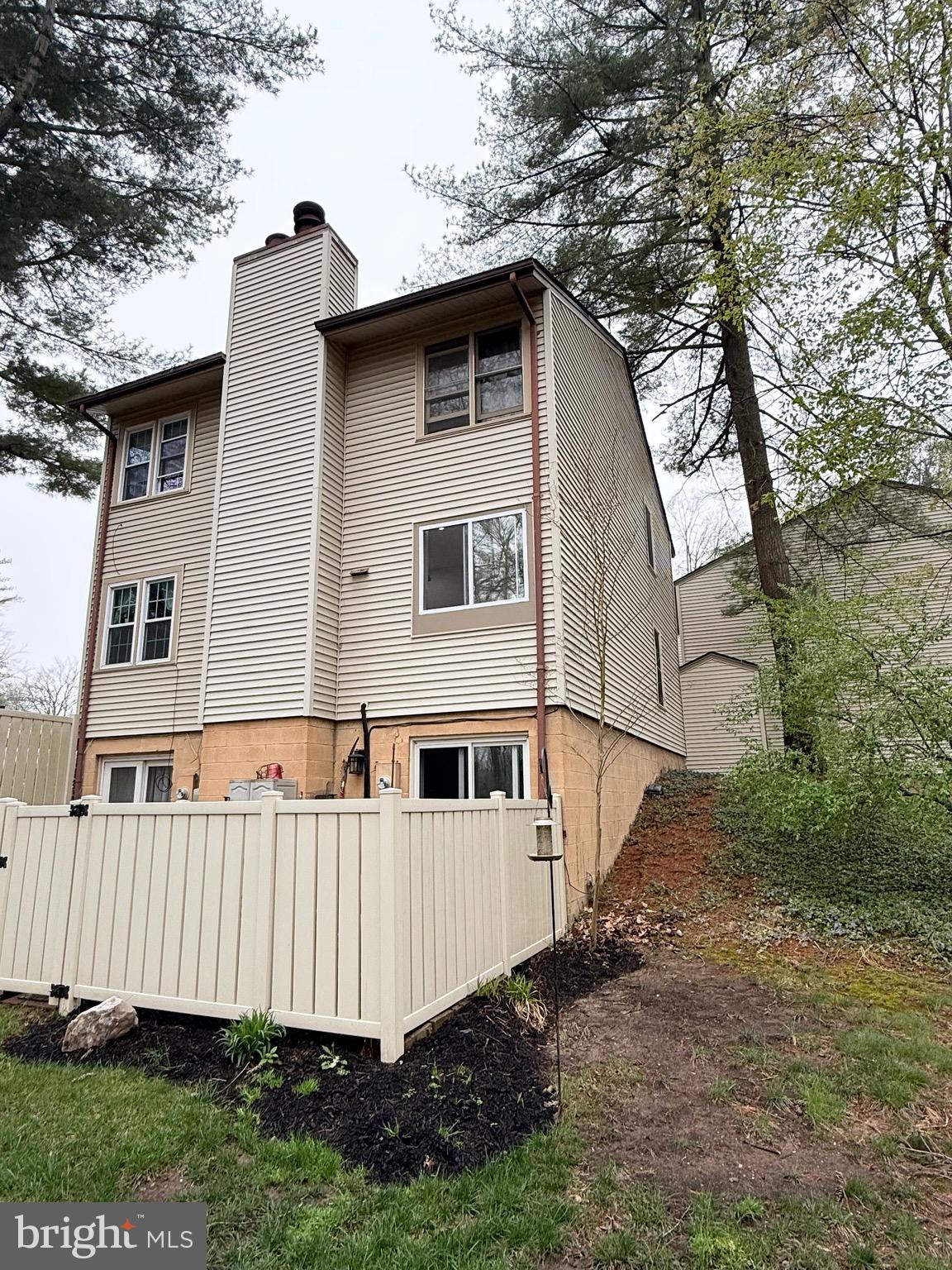 ROCKLEDGE CLUSTERS CONDO - Residential