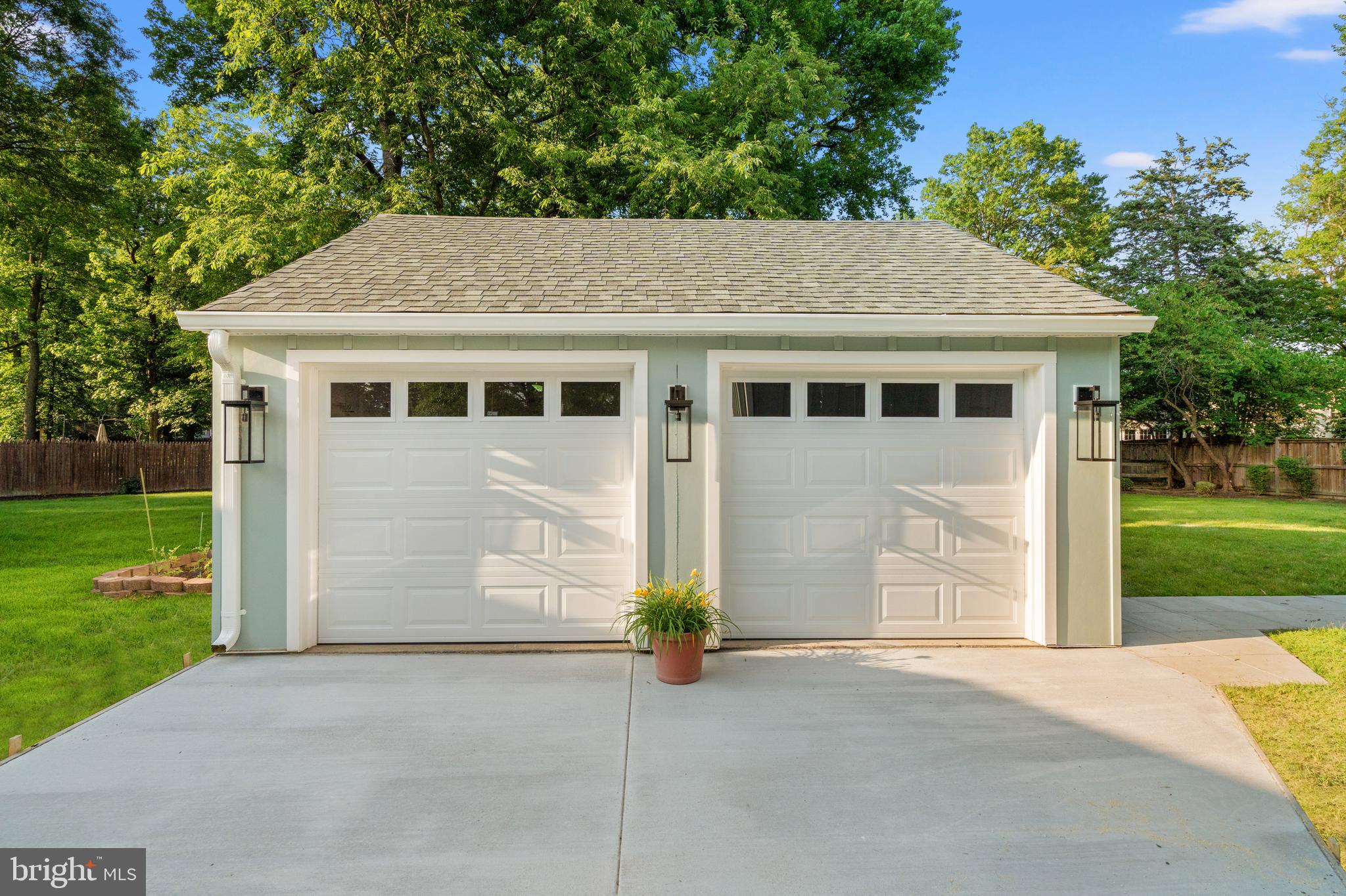 1112 NEAL DRIVE