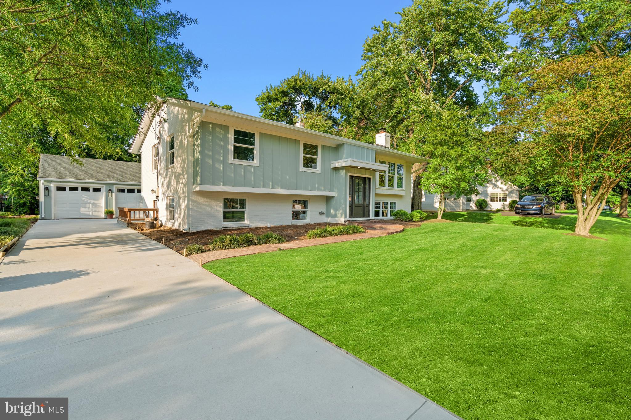 1112 NEAL DRIVE