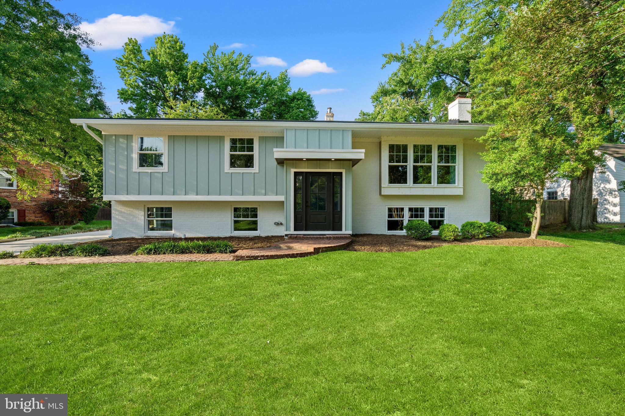 1112 NEAL DRIVE