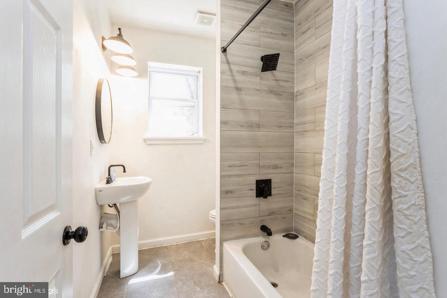 PEN LUCY - Residential Lease