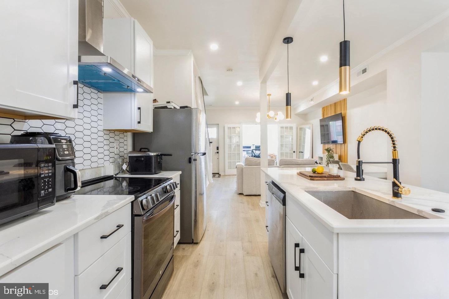 PEN LUCY - Residential Lease