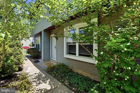 2 Horseshoe Circle, Horsham, PA MLS: PAMC2179806