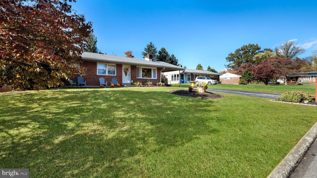 Photo of 93 Patricia Place, MEDIA, PA 19063 (MLS # PADE2107420)