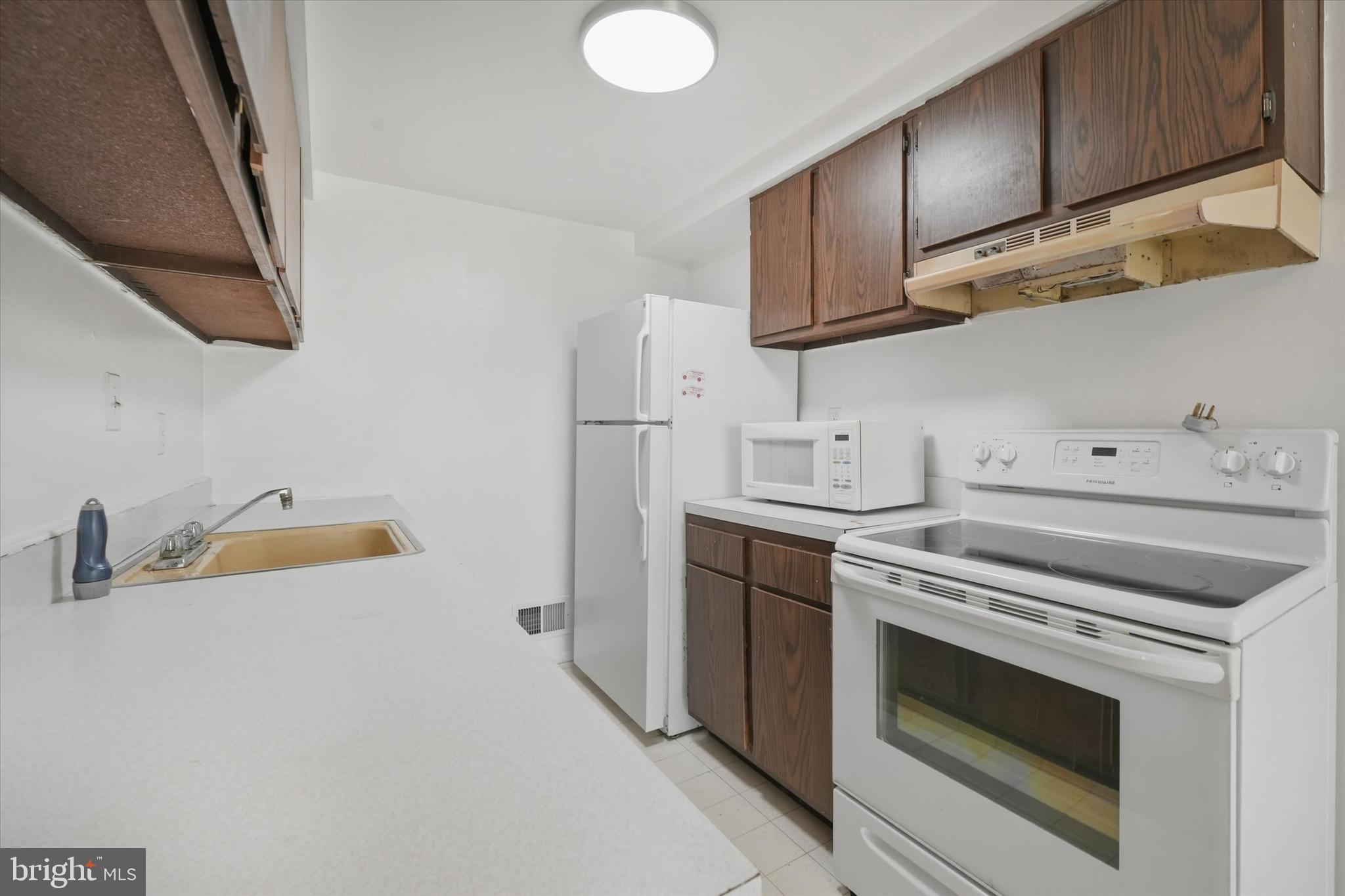 WHISPERING PINES - Residential
